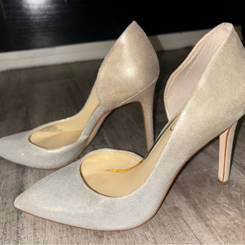 Jessica Simpson White/Gold Heels